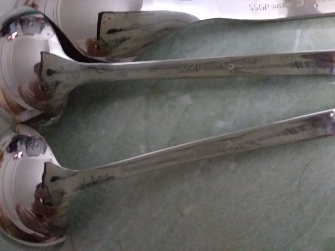 Thấy kỳ kỳ. Có cái đóng thêm chữ SSGP, cái thì không.. .
Một là có gian, hai là có cái hàng loại 2