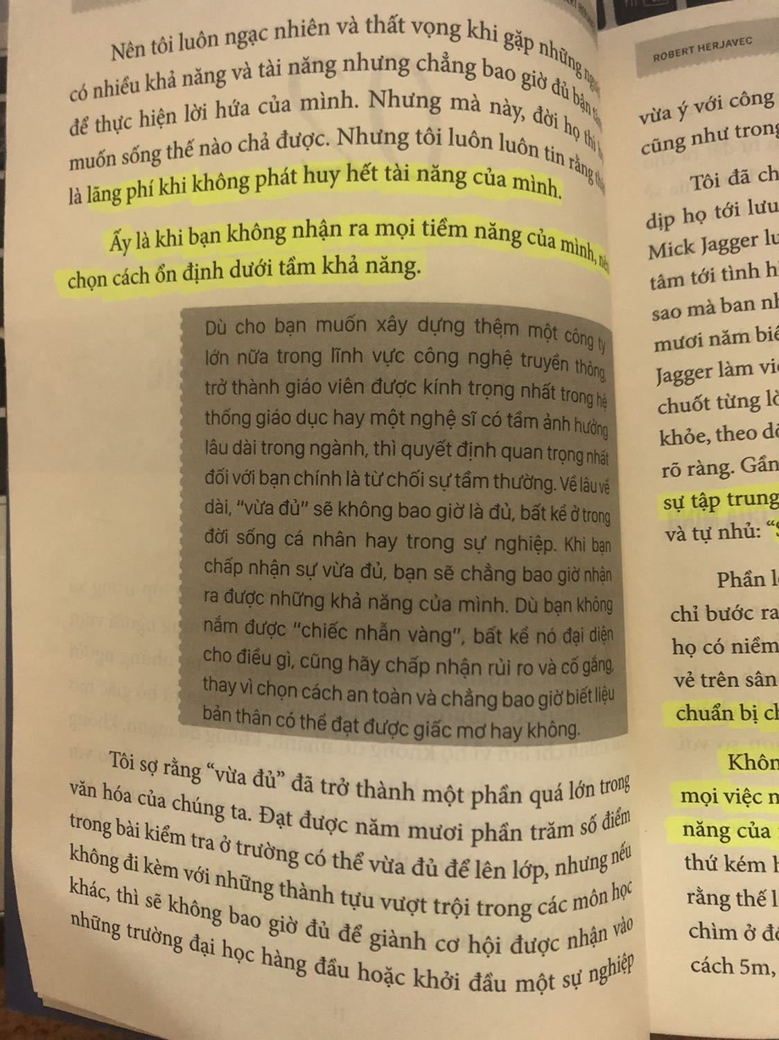 - Về Tiki giao hành nhanh hơn so với thông báo dự kiến. Chất lượng dịch vụ bên giao nhận tốt. 
- Về tác phẩm : sẽ rất tuyệt nếu bạn đang phân vân giữa các 2 lựa chọn : thứ nhất là sự ổn định vừa đủ - thứ 2 là đột phá. 
- Về cá nhân : tôi luôn thích đọc những tác phẩm của các tác giá và doanh nhân ở Châu Âu. Vì ở họ luôn có những cái nhìn rất khác biệt.