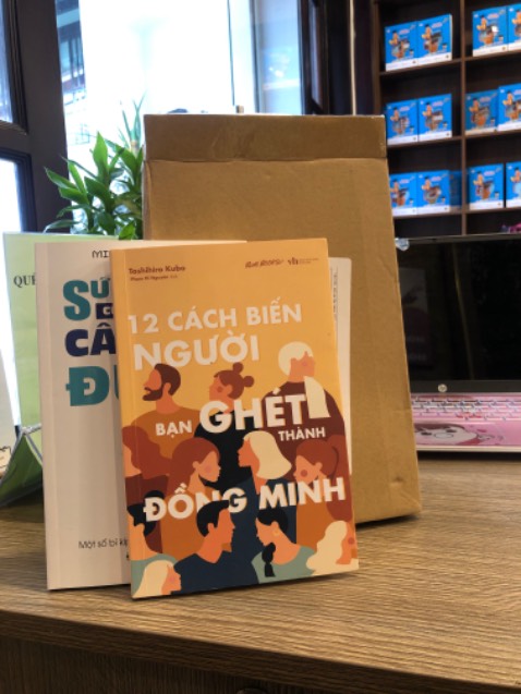 Sách mua trên tiki thật tuyệt vời.. đã mua quảng cáo trên kho sách hiếm, kho sách vô tận trên *** nhưng sách kia in lại ko như trên này.. các bạn hãy chọn tiki với điểm 10.. đặc biệt dịch vụ giao 2h rất tuyệt