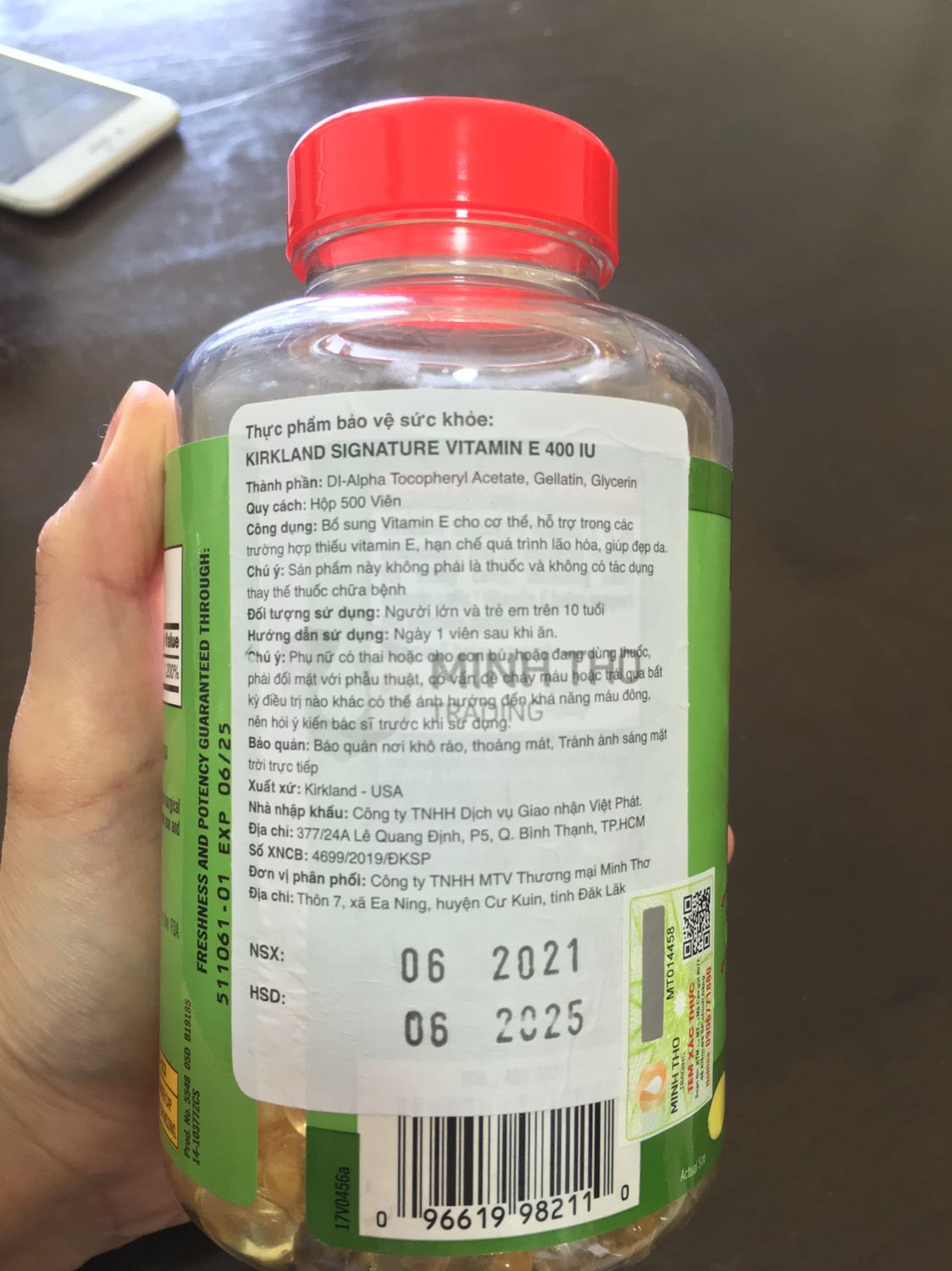 Chủ yếu là date phải xa, vì 1 hủ tới 500 viên, mỗi ngày chỉ uống có 1 viên thôi. Cho nên mình hài lòng với sản phẩm này!