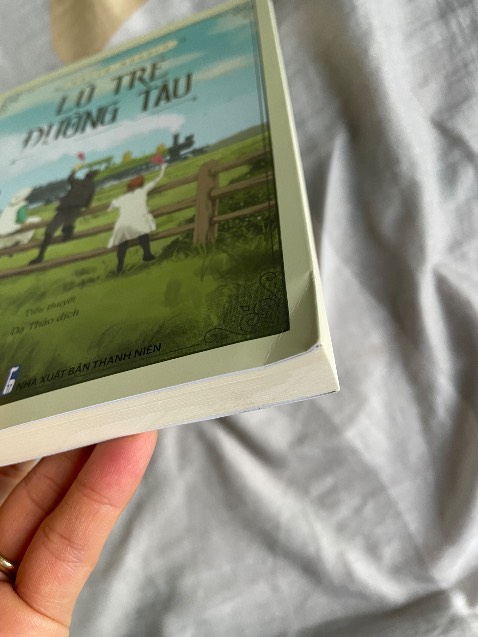 Sách được in bằng loại giấy sáng, sạch, chất lượng tốt.
Thuộc thể loại văn học dành cho thiếu nhi phù hợp cho cả thanh thiếu niên và người lớn.
Nội dung hay được nhiều người đánh giá cao.
Tuy nhiên sách được đóng gói chưa chỉnh chu nên bị gập góc, hơi đáng tiếc