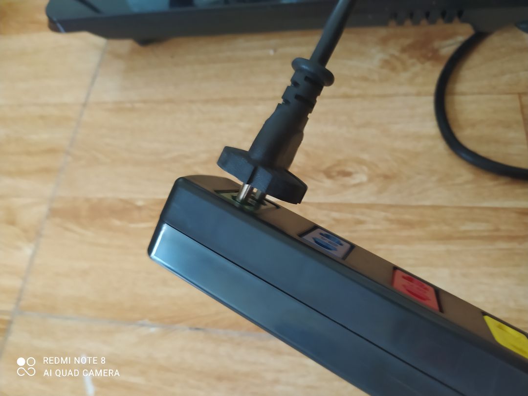 chỗ tra ổ quá bé không thể vừa bất cứ đồ dùng điện nào trong nhà, cực kỳ tệ. do dịch mà cần gấp nên mua, ai ngờ chán thực sự