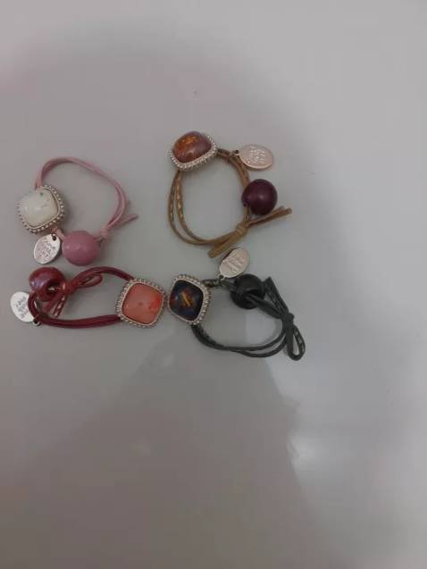 dây buộc tóc NASI đẹp lắm nha, giá rẻ, giao hàng nhanh, gói hàng cẩn thận. Tuyệt vời!