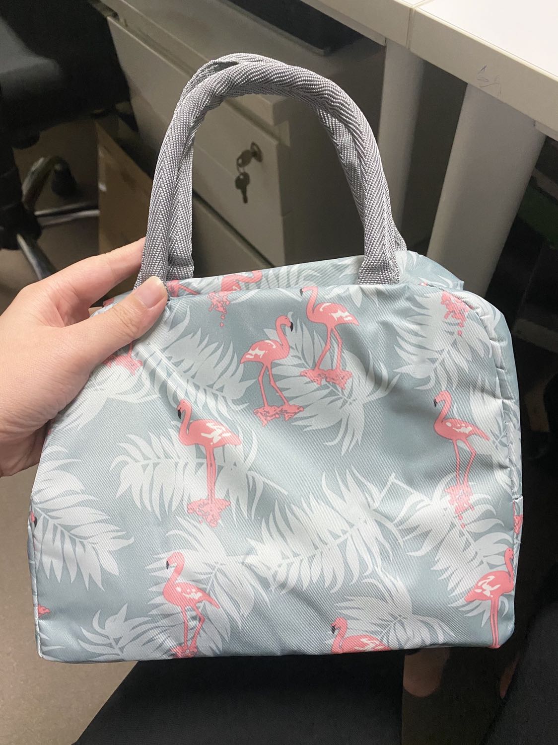 Túi khá chắc chắn, dày dặn, màu nhìn sạch sẽ!
Tiki giao khá nhanh so với dự kiến! ?