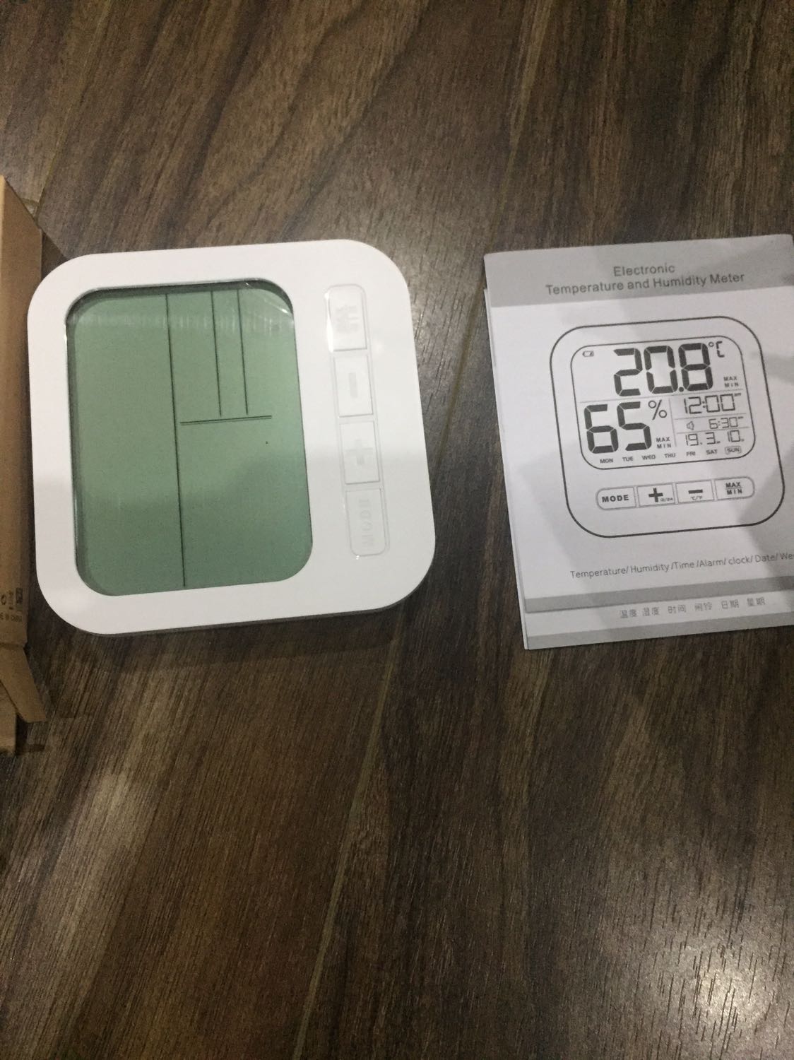 Đã nhận đc hàng! Bề mặt sản phẩm bị phồng mặt miến dán! Nhưng chấp nhận đc! Vì cũng phù hợp giá! Cơ bản là đẹp dễ sử dụng!Đóng gói cẩn thận giao hàng nhanh!