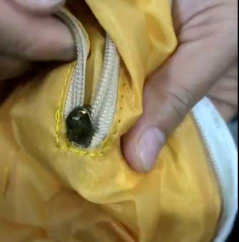 Mình mua 4 sản phẩm trong đó có 1 sản phẩm bị lỗi, báo shop và được đổi sản phẩm khác ngoài ra còn được tặng thêm 1 sản phẩm nữa, shop rất có tâm. Rất hài lòng