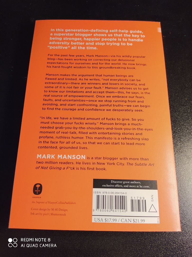 sách hơi nhẹ (quá) so với mình tưởng tượng (nhưng chắc là do chất liệu giấy và bìa), mực in rõ ràng sạch sẽ, đóng gói cũng rất cẩn thận (có bọc chống xóc). nhưng mà khs cuối sách lại có 3 tờ trắng tinh (chắc do bên nxb sách)
