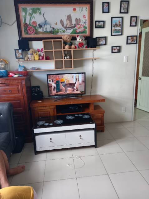 Nhìn chung với giá như này thì hàng khá ổn. Lắp lên nhìn phòng khách đáng yêu hẳn. GÓi hàng cẩn thận, chỉ chu. Lắp đặt khá khó, bạn nào không kiên trì thì ko làm nổi nha. Nhà mình ko lắp theo mẫu mà mình lắp kiểu khác mình ưng hơn hihi