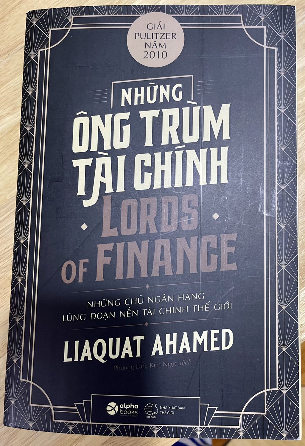 Sách cung cấp thông tin về các cuộc khủng hoảng tài chính thế giới qua các thời kỳ từ năm 1914. Sách không có nhiều từ chuyên môn, dễ đọc, dễ hiểu và dễ ghi nhận thông tin. Đọc sách xong bạn sẽ có cái nhìn rộng hơn giới tài chính và chính trị. Giao hàng nhanh và đóng gói tạm ổn nhé ạ.