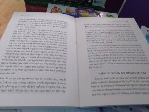 Sách mới mà đã như vầy rồi.Hơi buồn tí.