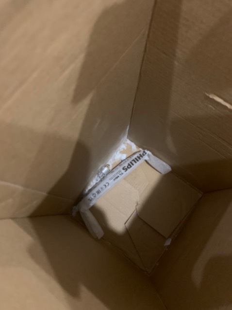 Nhận hàng mở ra thì thấy đèn tặng kèm đã bị vỡ nát. Nhà cung cấp sẽ xử lí việc này như nào?