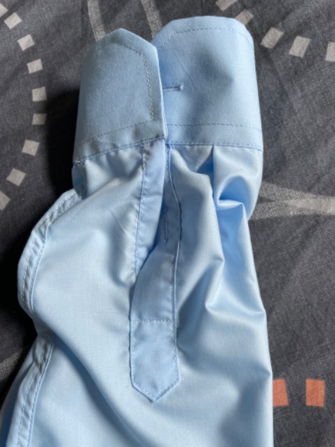 May quá kém đầy lỗi đường chỉ, tay áo không đơm nút. Nhà sản xuất quá ẩu chắc hàng xuất khẩu bị trả về bán nội địa. Sẽ không bao giờ mua hàng này và sẽ quảng bá sự yếu kém này cho mọi người biết tránh