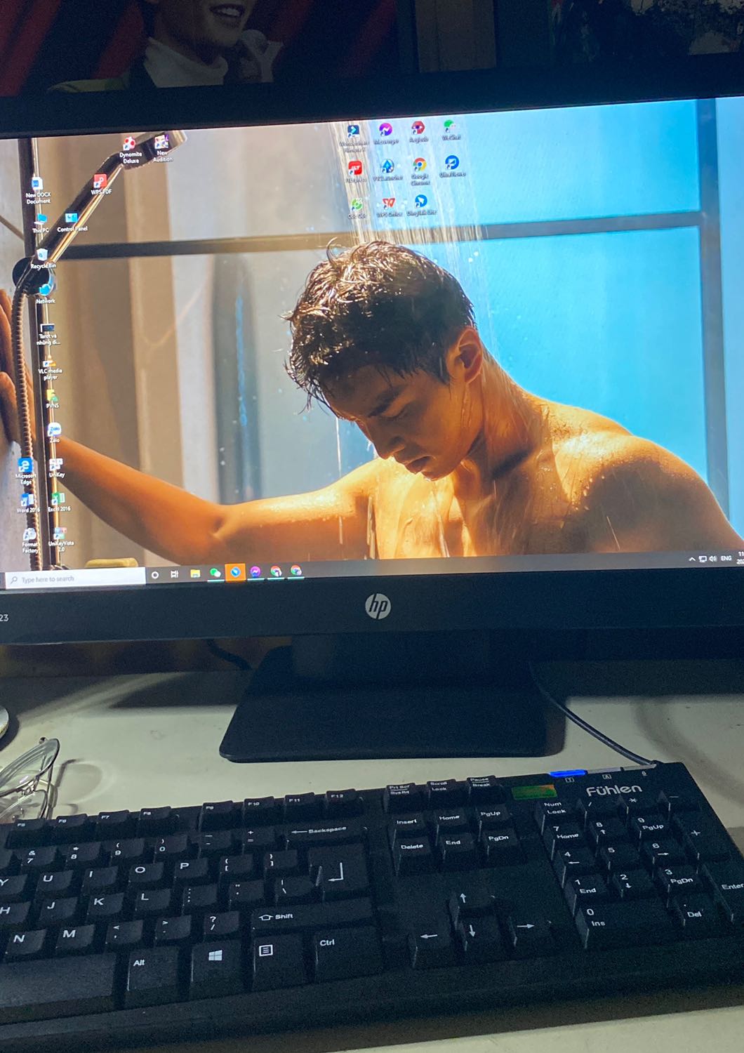 Sáng sớm dây màn hình máy tính bị nổ cái bụp, tuyệt vọng đặt tikinow ship 2 tiếng, anh shipper siêu nhanh nhẹn nhiệt tình có tầm 1 tiếng đã ship tới nơi, dây cắm phát lên luôn, xin cám ơn chủ shop và anh ship 🙏🏻