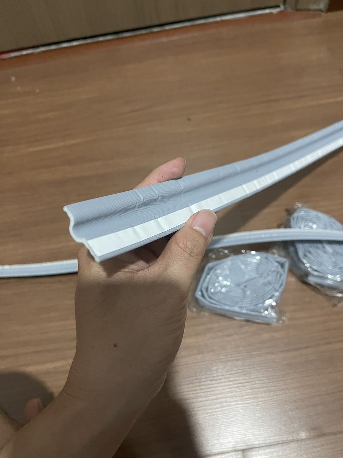 Treo đầu dê, bán thịt ***.
Cái ron khác xa hoàn toàn với hình quảng cáo.