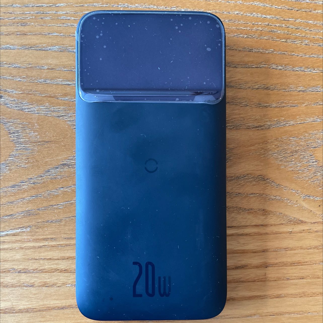 Treo đầu dê bán thịt *** là cách của nhà bán mặt hàng này.
Quảng cáo giới thiệu sản phẩm là sạc dự phòng không dây nhưng hàng nhận được là sạc không dây thì không sạc được - thế không gọi là *** đảo thì gọi là gì nhỉ?