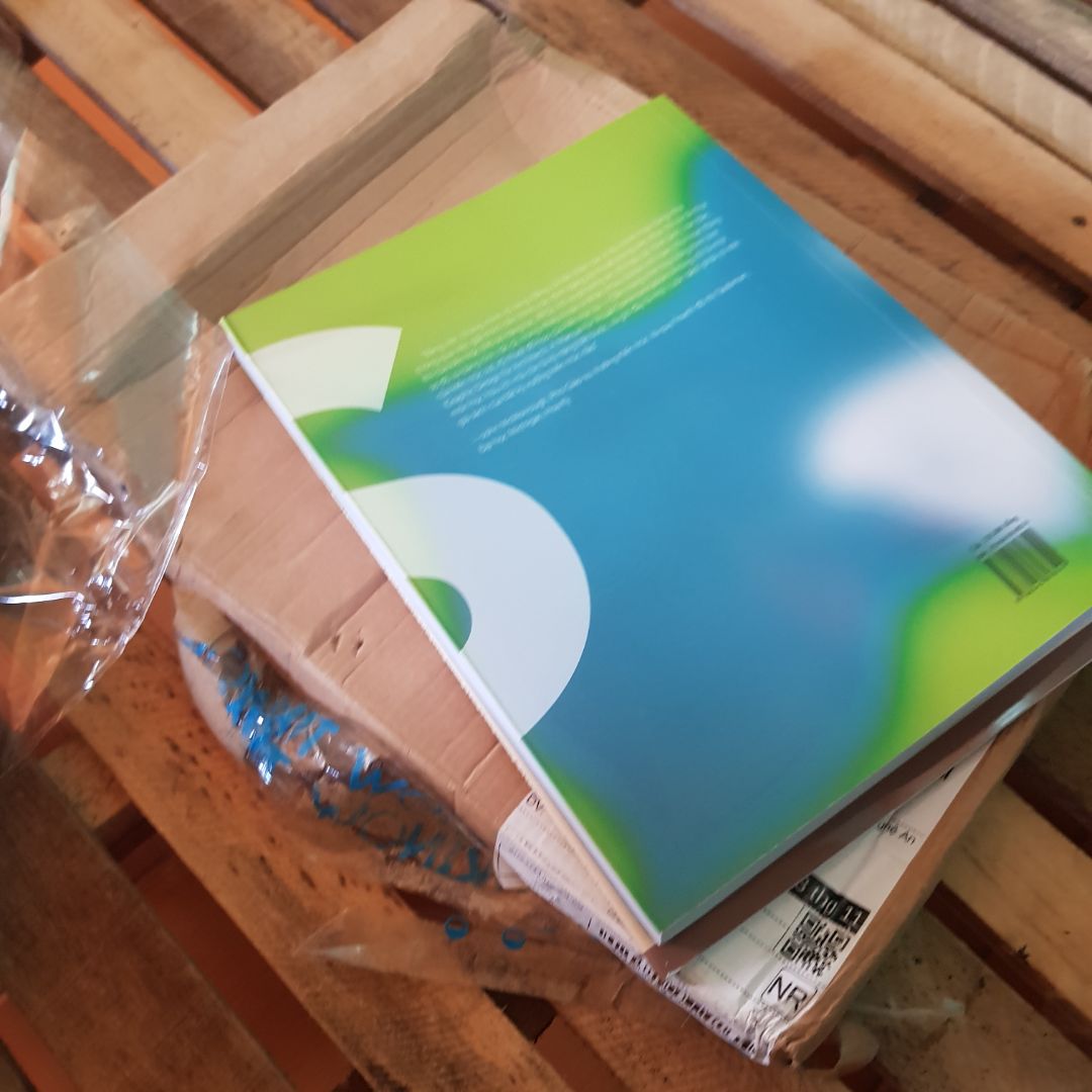 Sách đẹp! Mỗi tội gói hàng ko cẩn thận nên bị nhăn gốc khi vận chuyển nên trừ 1*