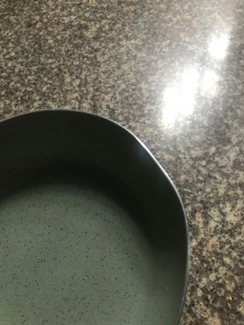 Chảo lớn bị móp thế mà cũng giao. Tin tưởng Tiki nên không lột hết ra để kiểm tra. Thất vọng quá!