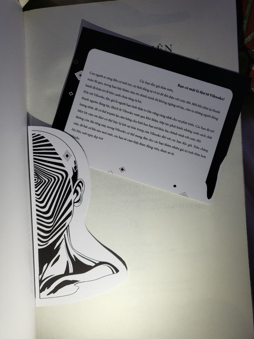 _đóng hàng hơi sơ sài mà may sai 1 đóng sách của mik đều ổn, ko hư chổ nào cả. Mà sách to hơn mình tưởng tượng.
_Đúng thật là hơi khó hiểu nhưng rất thik cáu vibe của sách này, cứ cuốn sao ấy thấy giống mấy bn rewiew trên mạng.
( có mấy trang cho mn đọc thử)