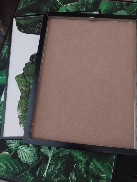 Mình không rành về tranh nhưng so với thị trường thì đắt. Chất liệu của tranh được  in bằng giấy. Thật sự không hài lòng lắm