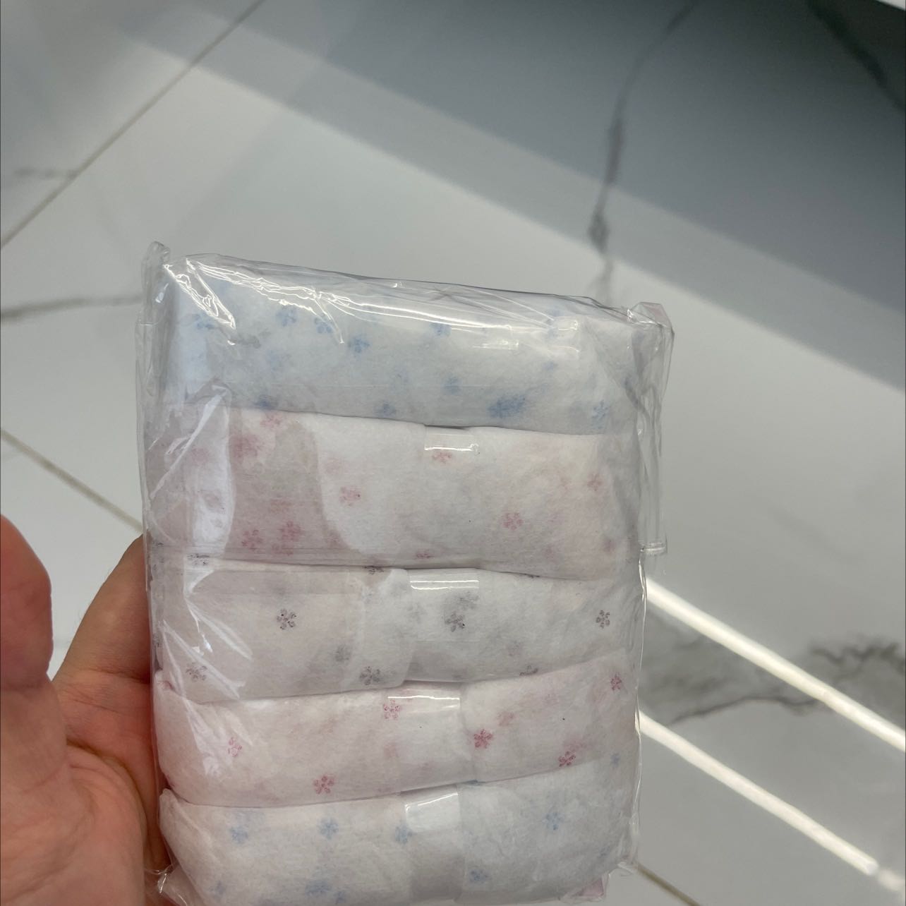 Gửi sản phẩm sai quảng cáo, gửi hàng rẻ tiền hơn. Và không đúng size yêu cầu