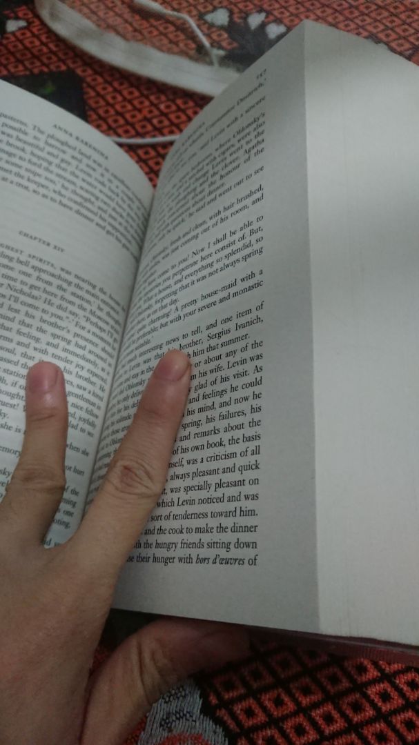 Mua được lúc giảm giá nên rất ưng cái bụng nè, sách mới, giấy in dày đẹp, đọc lâu không mỏi mắt, mặc dù sách dày nhưng khá nhẹ, bản dịch tiếng anh này cũng khá ổn, nhưng nếu có điều kiện bạn nào đọc bản gốc bằng tiếng nga thì còn tuyệt vời hơn nữa.