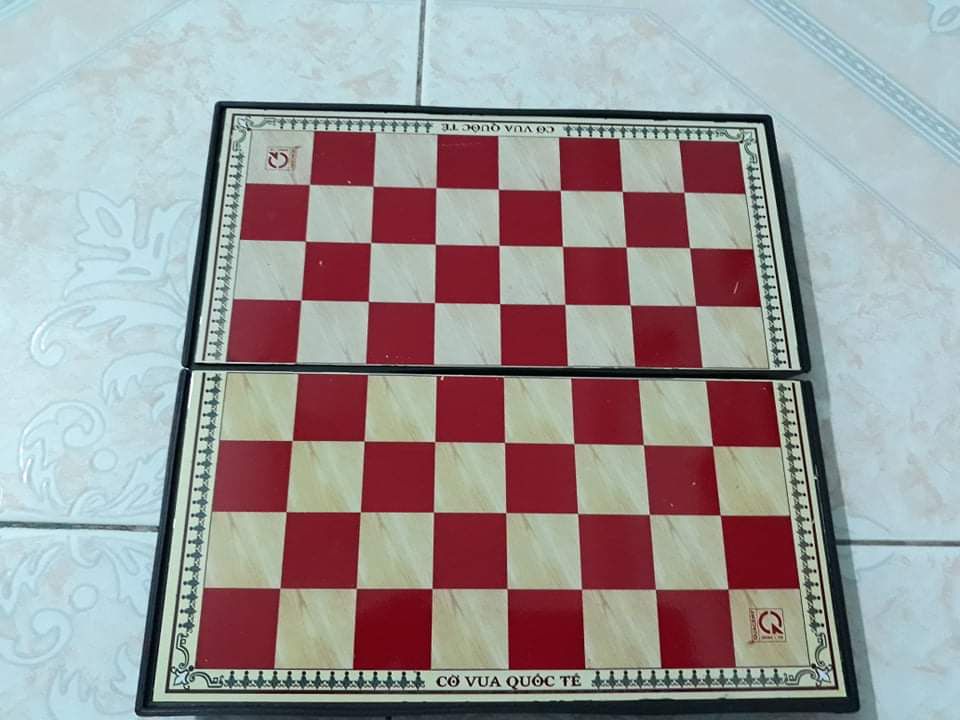 Sản phẩm bị chày xước, không có chữ số trên bàn cờ, không giống như mô tả. Mua của shop Tiến Đạt và rất thất vọng. Chỉ vì tiếc 1k mà giờ như vậy. Mong Tiki xem xét lại