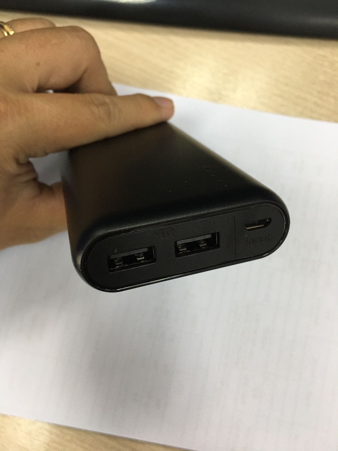 Sạc dự phòng không sạc được cho thiết bị tu output và ko sạc được từ input. Vừa nhận đã kiểm tra và bị lỗi