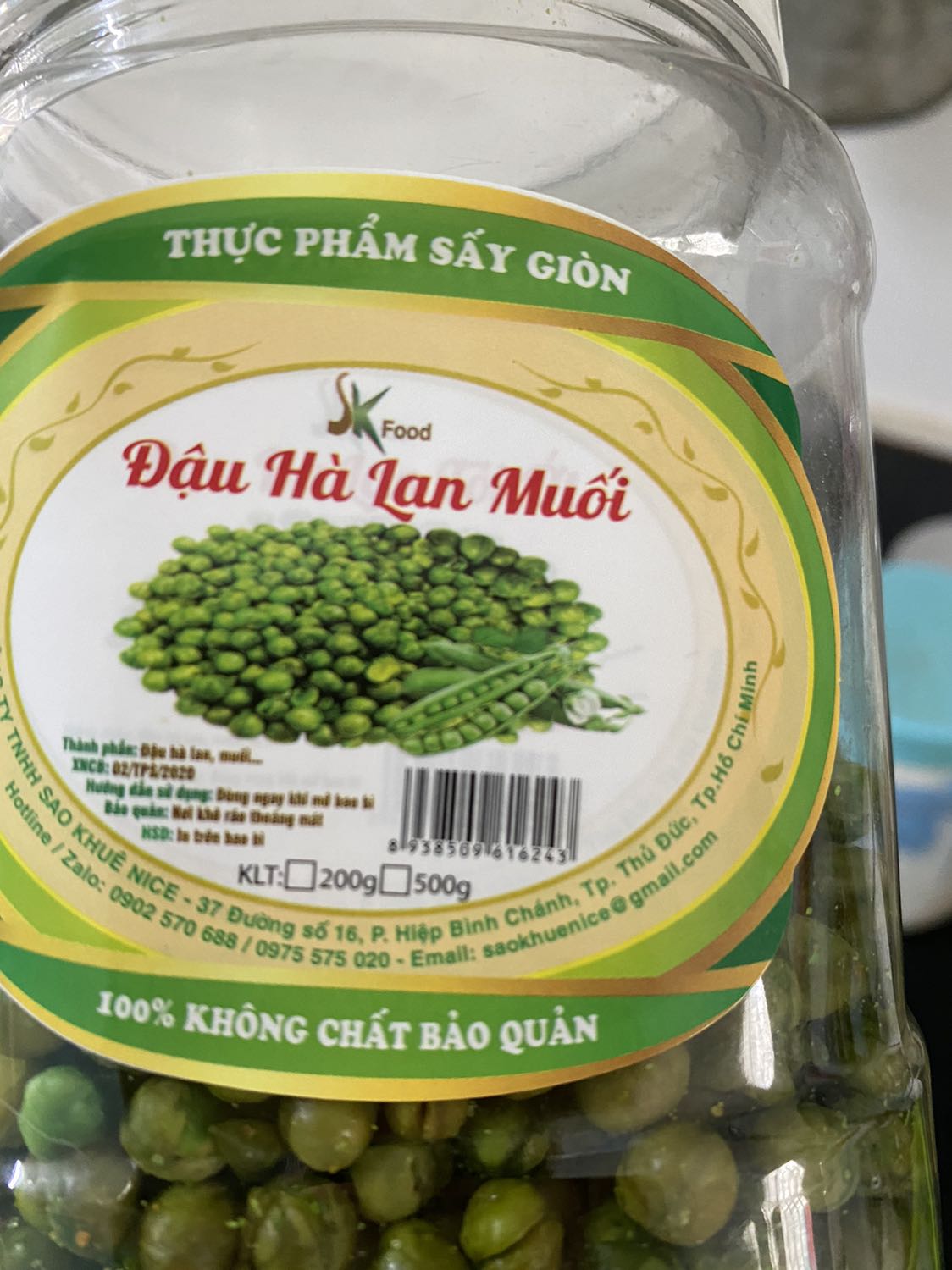 Cái này có sấy cả ớt nên cay, các bạn nhỏ k ăn được, phần nữa là hạt đậu khá cứng, ăn k được bùi.