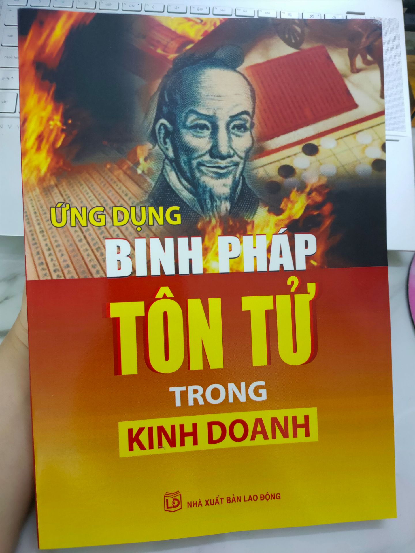 quyển sách rất to, shop đóng gói kỹ và giao hàng nhanh hơn dự kiến, rất hài lòng 👍