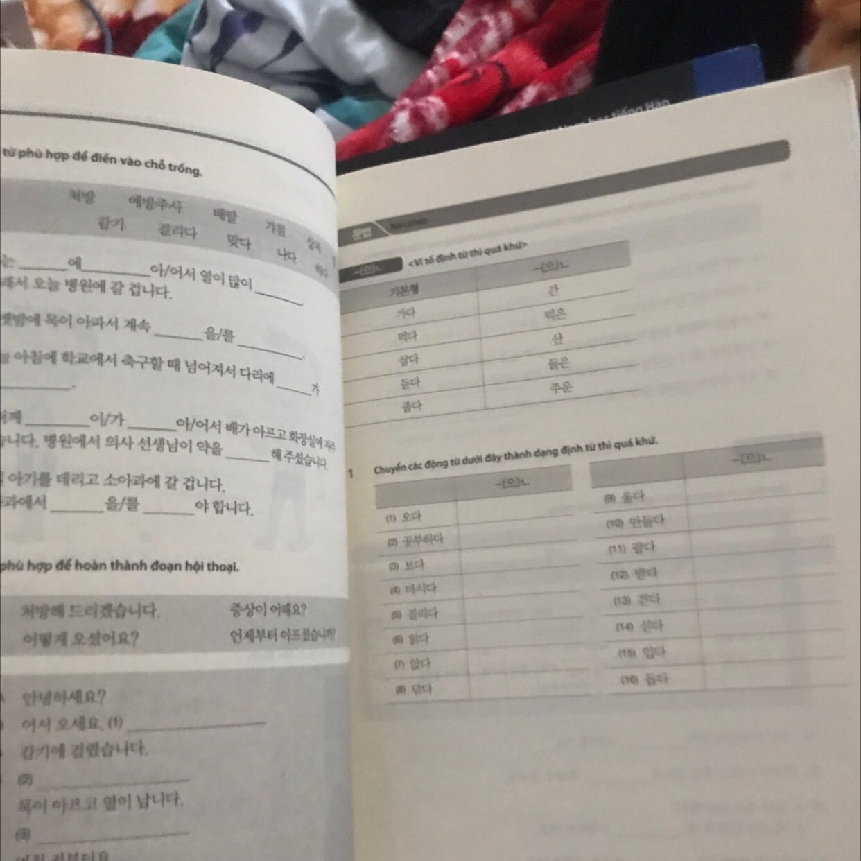Lúc mới cầm thấy cái hộp ngoài bị móp hên mà sách không sao. Nói chung ok nhưng vẫn mong tiki lần sau cẩn thận hơn. Nội dung sách cũng ok cho mấy bạn muốn tự học tiếng hàn