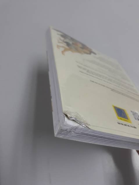 Cuốn này cung cấp một số kiến thức cơ bản về hội họa, khá dễ đọc, có hình ảnh về từng tác phẩm được nhắc tới trong sách nên độc giả ko phải tự đi tra cứu. Nhưng sách khi về đến tay thì bị dập thế này, mong Tiki bảo quản và vận chuyển cẩn thận hơn.