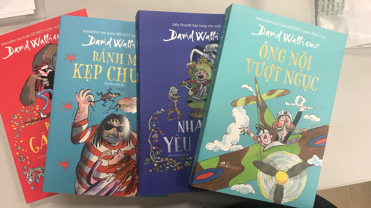 Sách mới nhận chưa đọc nhưng bao bọc đẹp, sách mới, đọc lướt qua vài mẩu truyện thì thấy nội dung hấp dẫn. Có mỗi một điều là dạo này tiki giao hàng quá chậm. Trước đây đặt hàng xong 2-3 ngày sau là nhận đc rồi, nay đợi hoài đợi mãi mới nhận đc