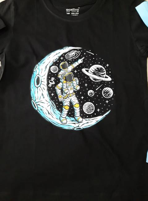 giao hàng nhanh chóng, có giấy bảo hành sản phẩm, áo đẹp, nên mua.