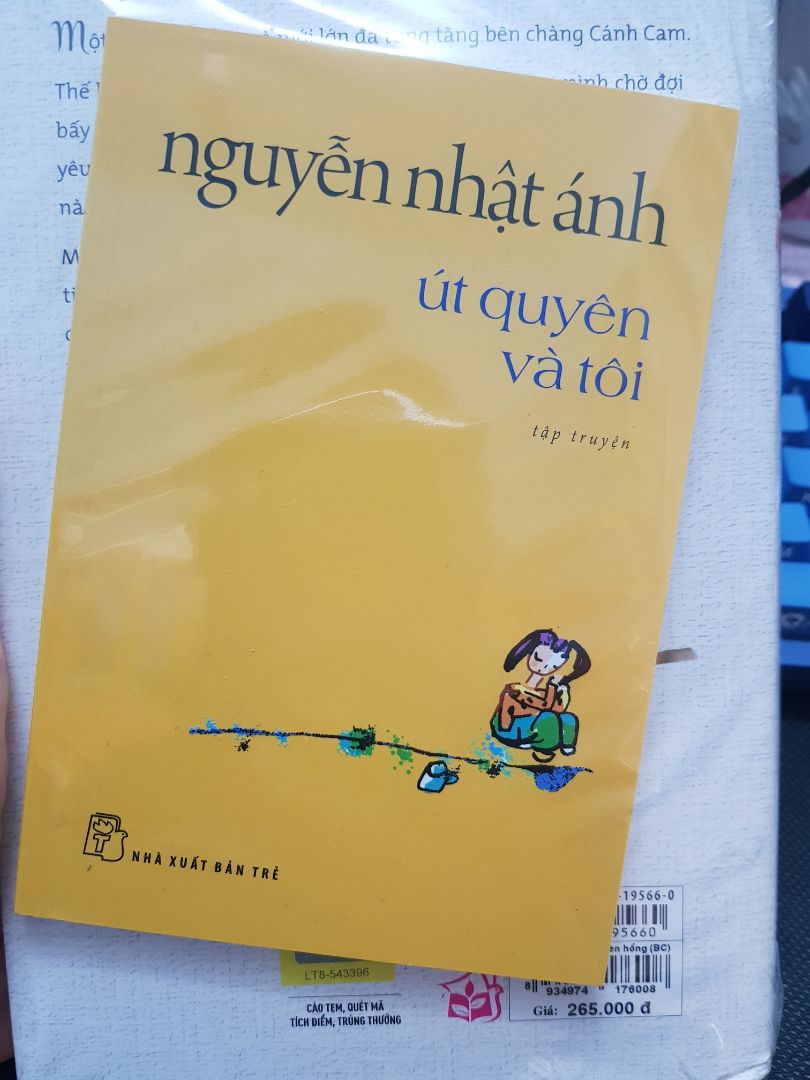 Sách bìa cứng đẹp, giao hàng chậm, được tặng thêm quyển "Út Quyên và tôi" dạng pocket. Nội dung phù hợp lứa tuổi mới lớn, không quá hay nhưng nếu bạn yêu thích NNA thì cũng nên sưu tầm.