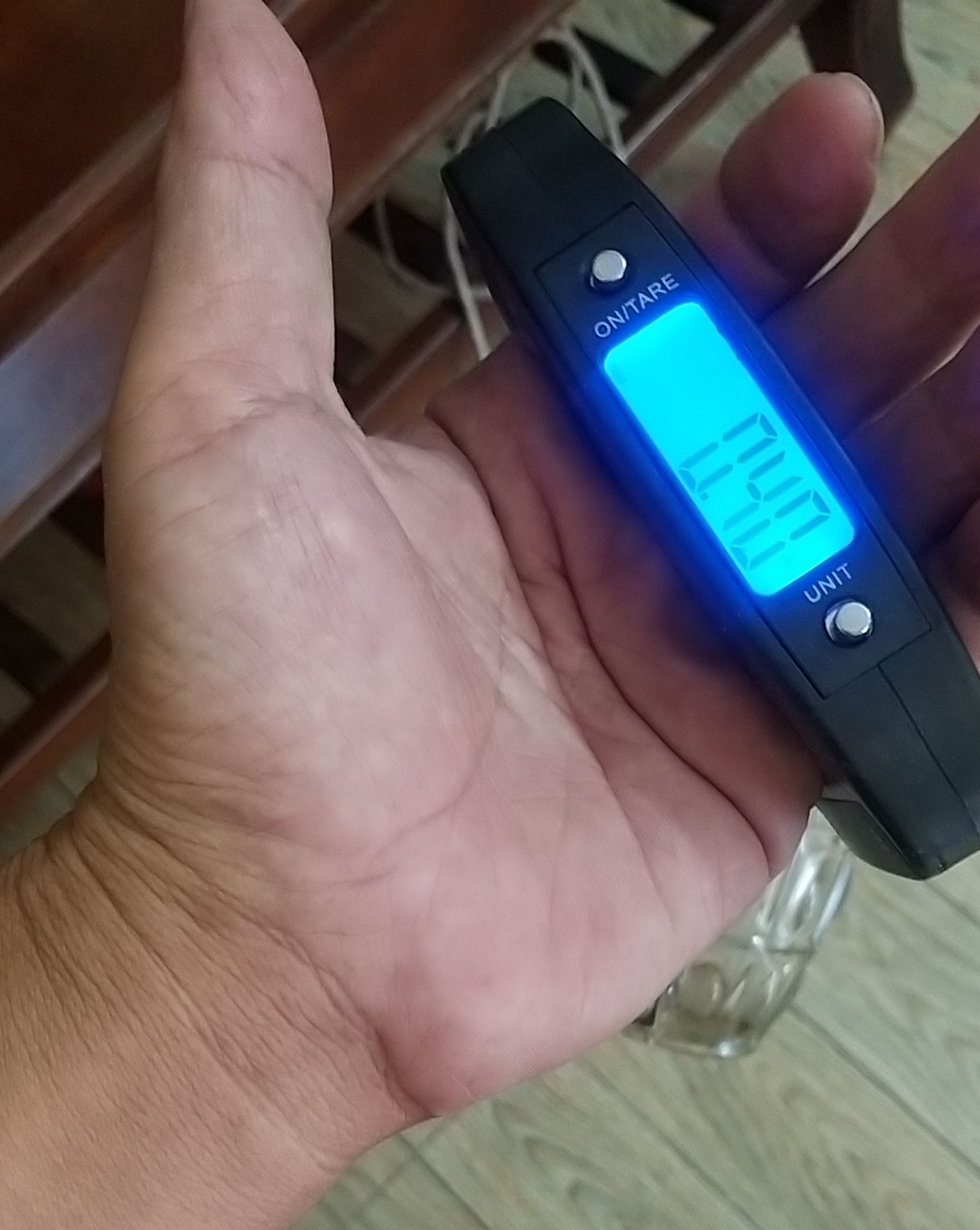 Bị bà bán thịt heo  cầm dao đe dọa vì có cân này bóc phốt bà ý cân thiếu...