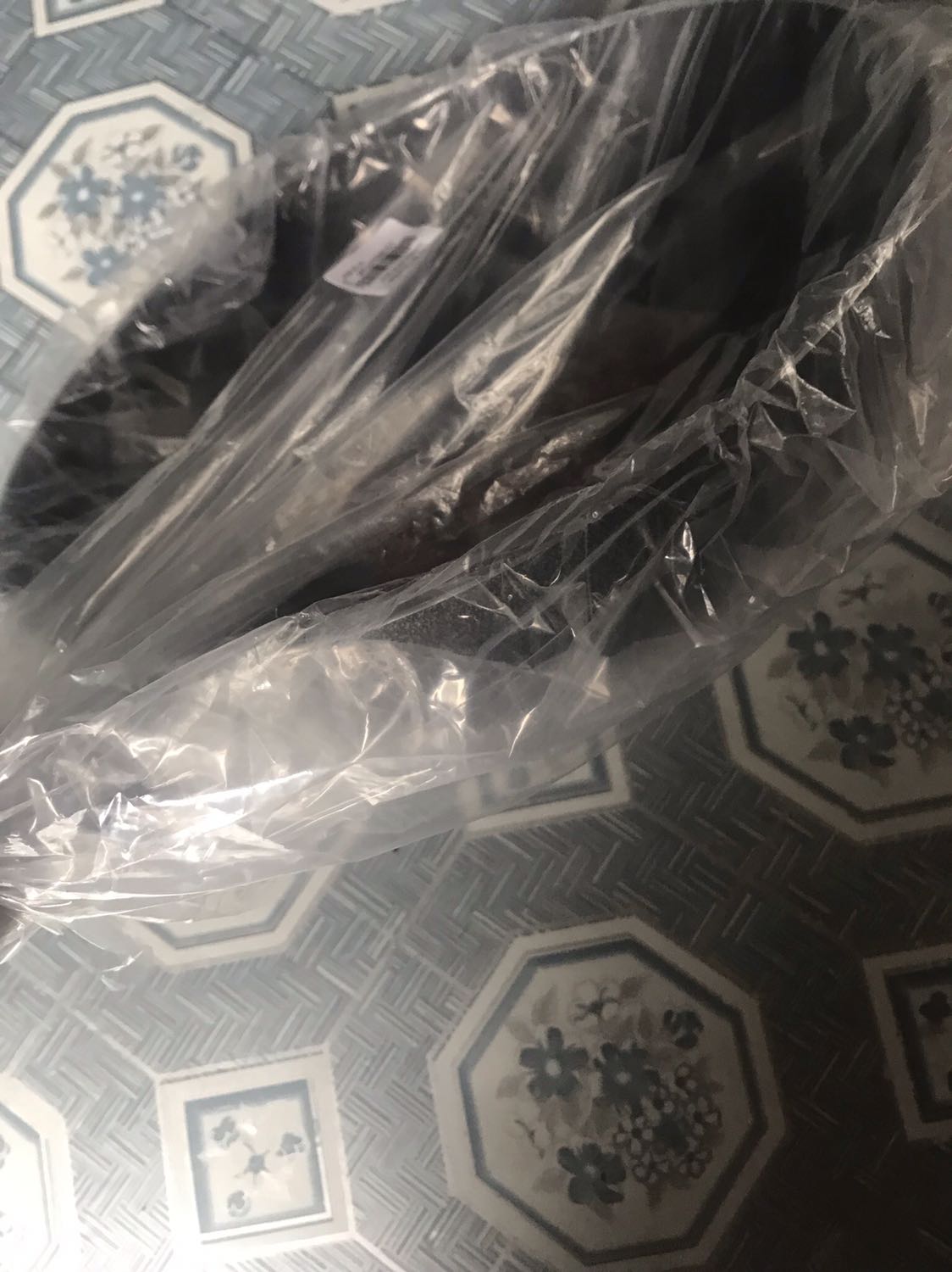 Cứ ngỡ là tháng này cũng không nhận được nên khi nhận được cũng bất ngờ. Lòng chảo sâu, đúng mục đích dùng chiên cơm :)))