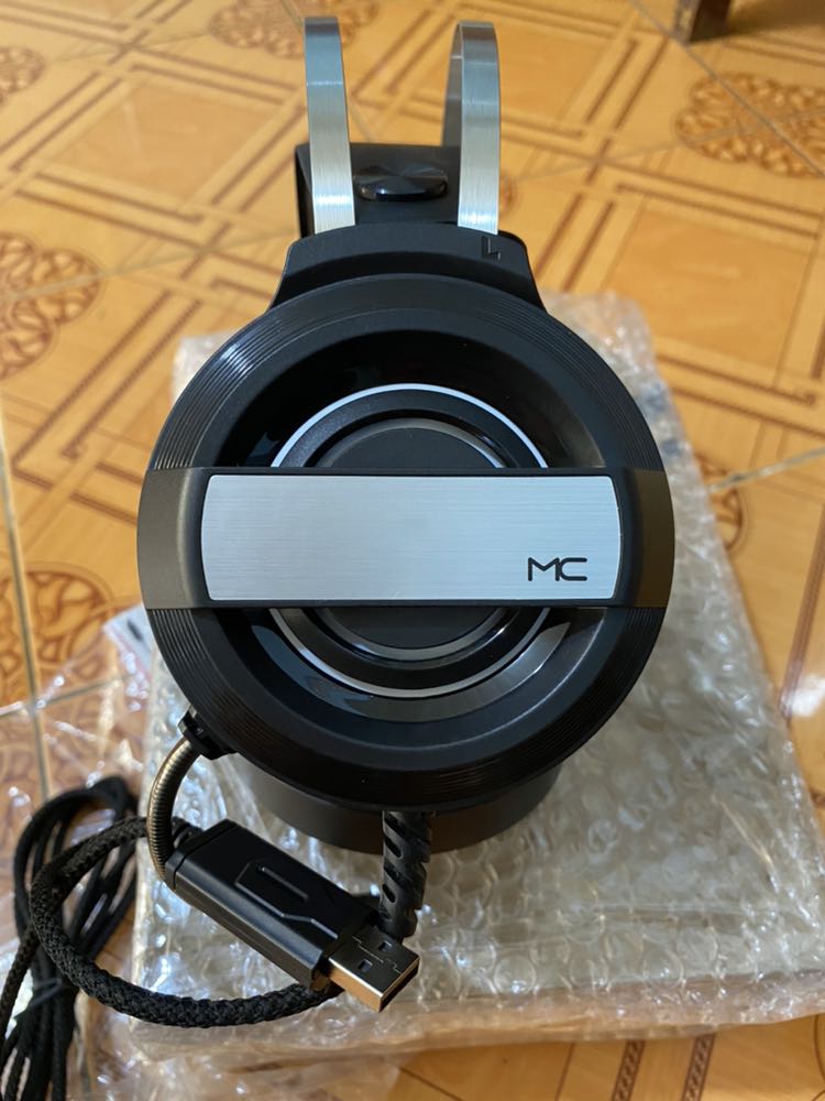 Đóng gói cực kỳ kỹ lưỡng, chất lượng tai nghe tốt , âm thanh cực xịn, đáng mua nha