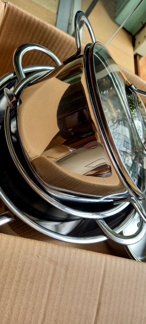 bộ nồi dày dặn, chắc tay,liền khối đẹp dễ vệ sinh