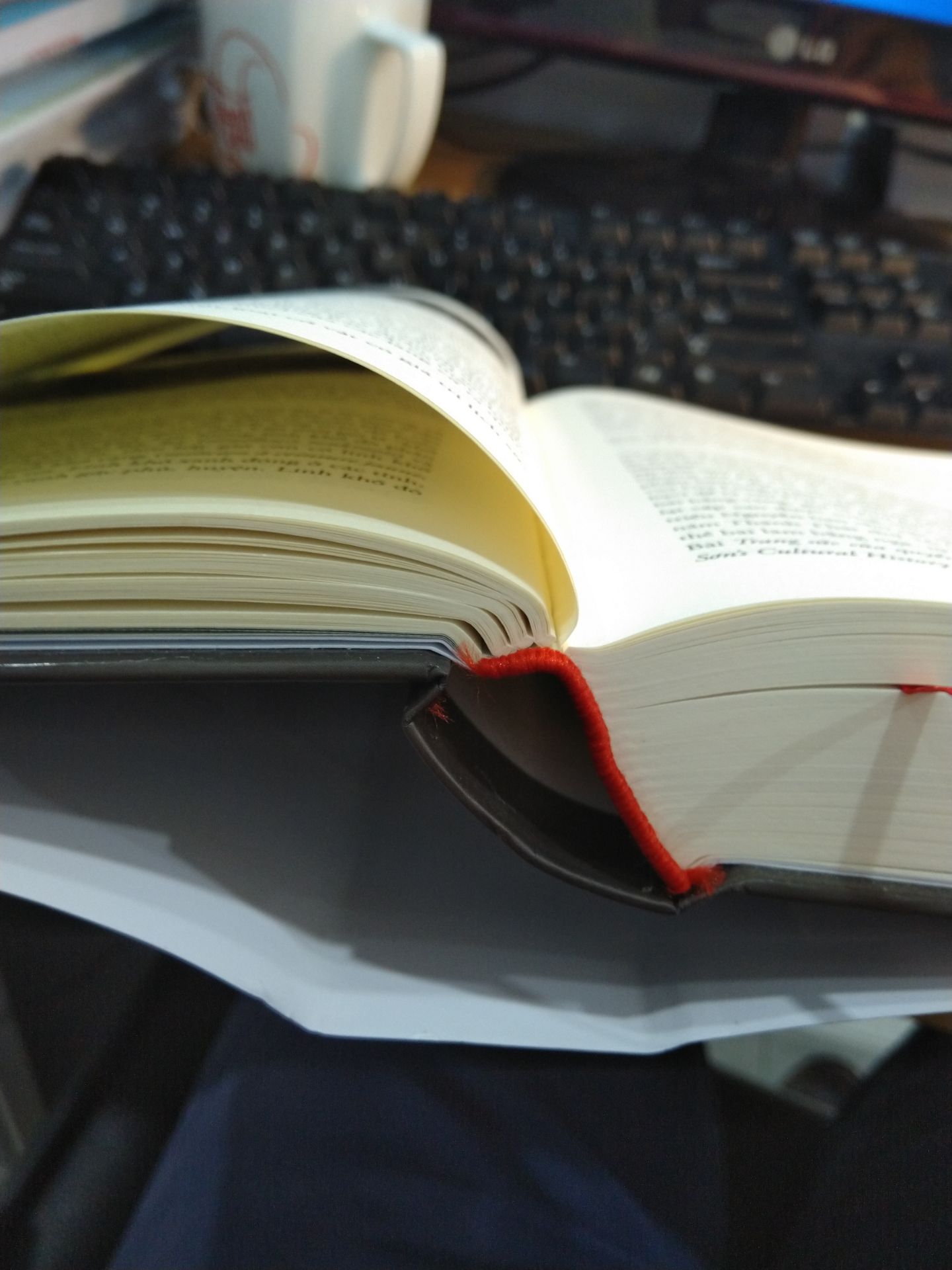 Tiki giao hàng nhanh. Rất tiếc sản phẩm được đóng bị lỗi xộc xệch ở phần đầu. Chắc là do nhà xuất bản!