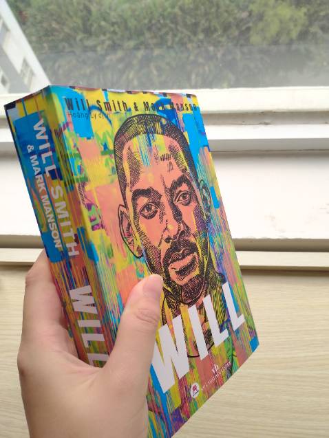 Tiki giao rất nhanh, mình mua sale giá okie lắm. Sách dày khoảng 700 trang và khổ vừa tay lắm. Có bookmark và nhiều trang màu hình ảnh. Rất thích Will Smith nên phải mua về đọc ngay ♥️