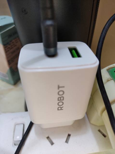 Dùng chung củ sạc Robot cũng nhanh. Bao bì khg kỹ như các hãng khác.