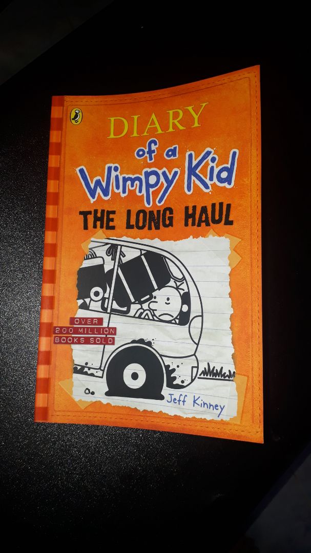 Lần này tiki giao hàng rất nhanh. Mình mới đặt từ tối hôm qua mà trưa nay đã có rồi. Lúc nhận sách rất mới và đẹp. Mình muốn mua cuốn này lâu rồi nhưng được dịp giảm giá còn 88 ngàn nên mua luôn.Chỉ có điều là phí ship hơi mắc, mong tiki có những chính sách hỗ trợ vận chuyển tốt hơn trong tương lai! ⭐⭐⭐⭐