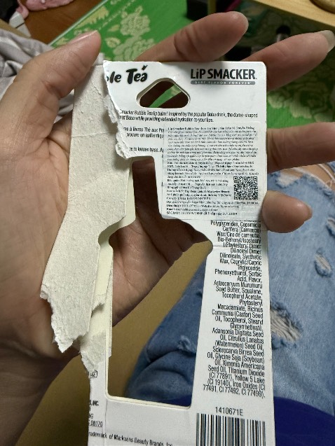 Sản phẩm mùi như bọ xít. Hôi. Dính như keo. Không thể sử dung được. Nhìn toét mắt không thấy date. Shop bán hàng kém chất lượng