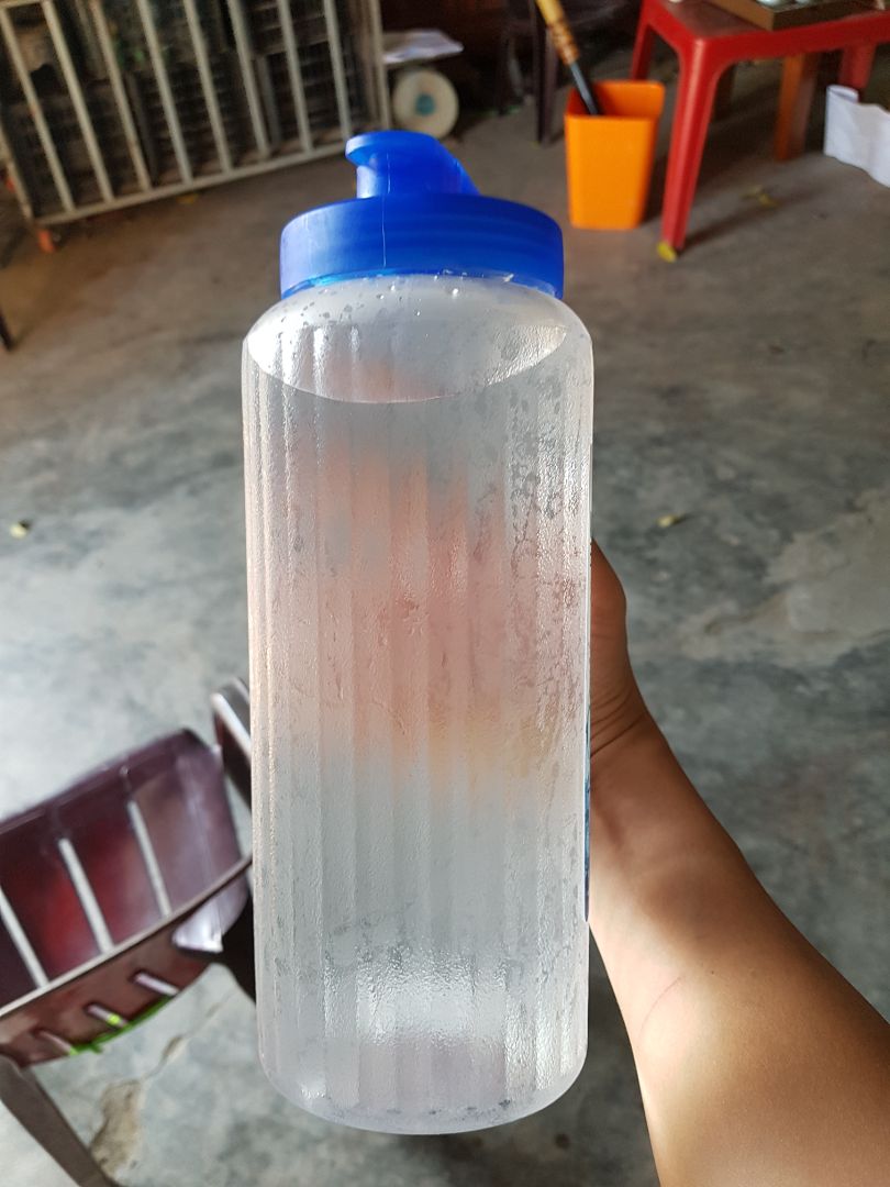 giao hàng nhanh, bình rất to. nắp ko đc khít, hơi nghiêng thì rò nước. nếu để ko cẩn thận bị đổ bình thì nước rò hết