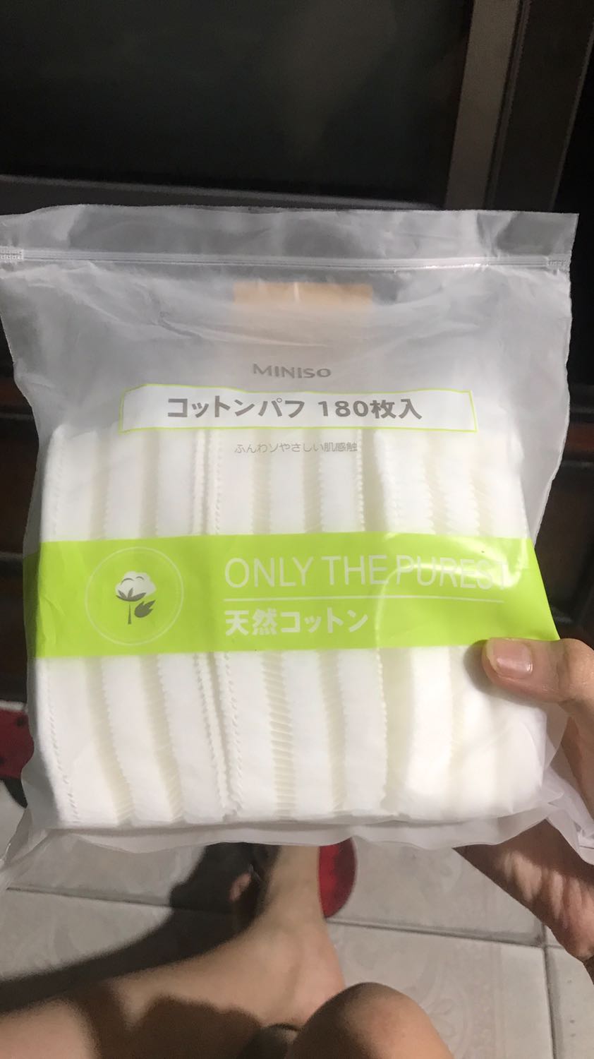 Bông mềm, dùng rất tốt nha, hộp thì dùng đắp toner còn nếu tẩy trang nên dùng thêm 2-3 miếng là đc nè