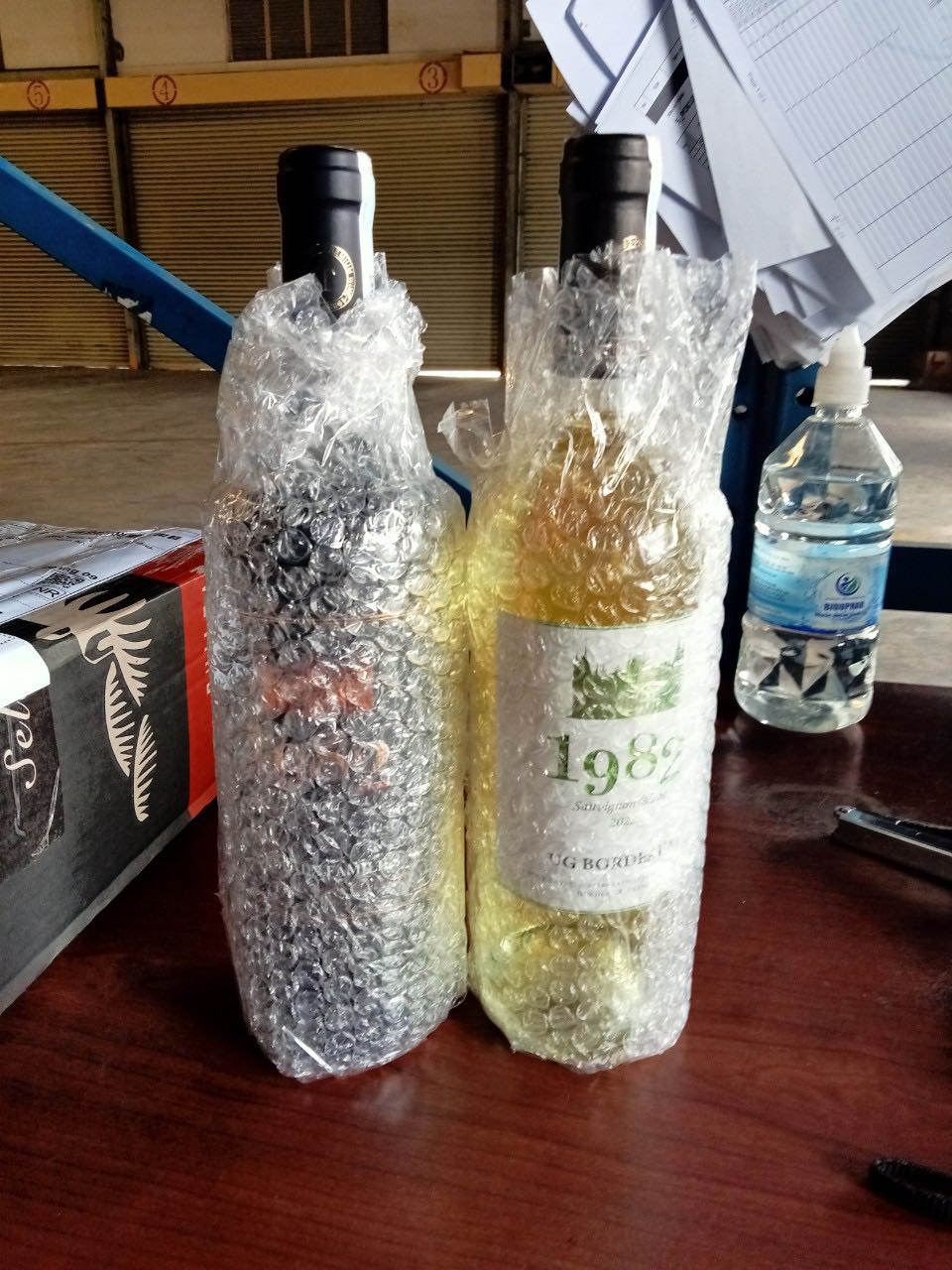 Rượu vang ngon, giá rẻ hàng chính hãng nên cũng yên tâm. Tiki giao hàng nhanh mà còn được Freeship, 10 điểm cho chất lượng 👌👌👍