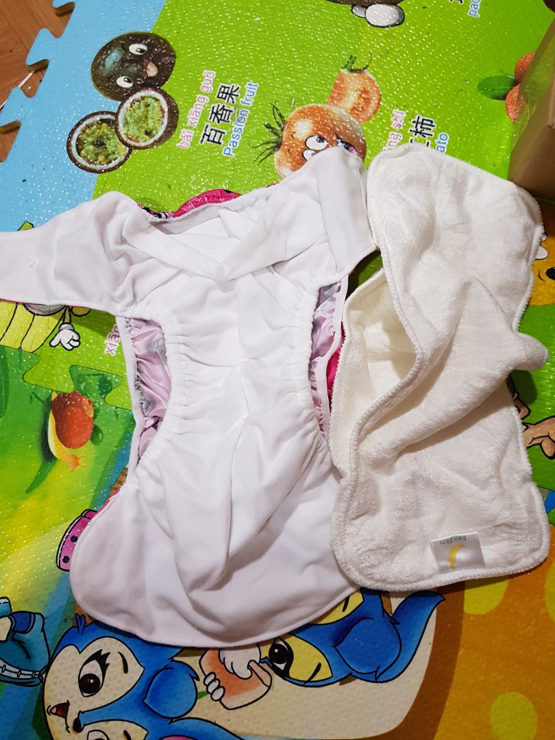 sản phẩm chính hãng. chất đẹp và chắc chắn. miếng lót sợi tre sờ rất mát tay. đường may mũi chỉ đẹp.  nói chung rất ưng.