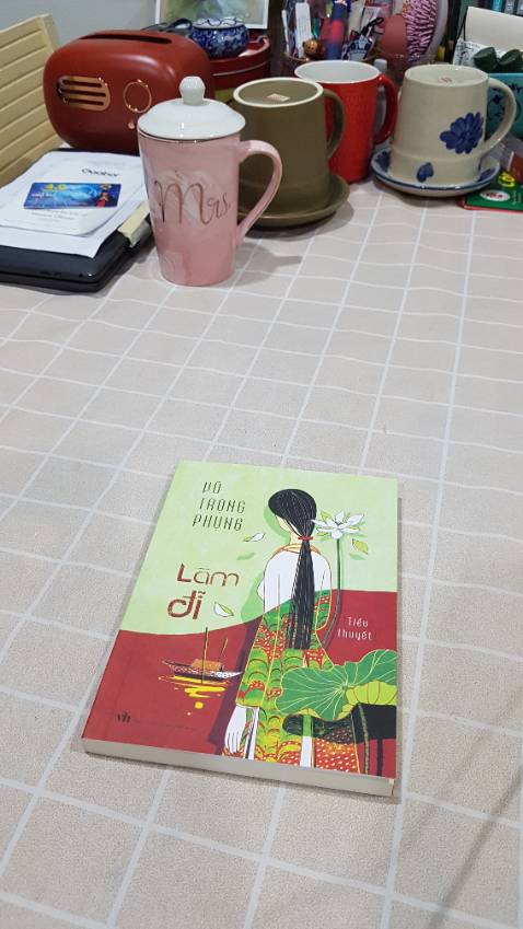 Sách văn học của nhà văn tác giả Vũ Trọng Phúc. Sách in ấn tốt, bìa thiết kế đẹp. Cám ơn!