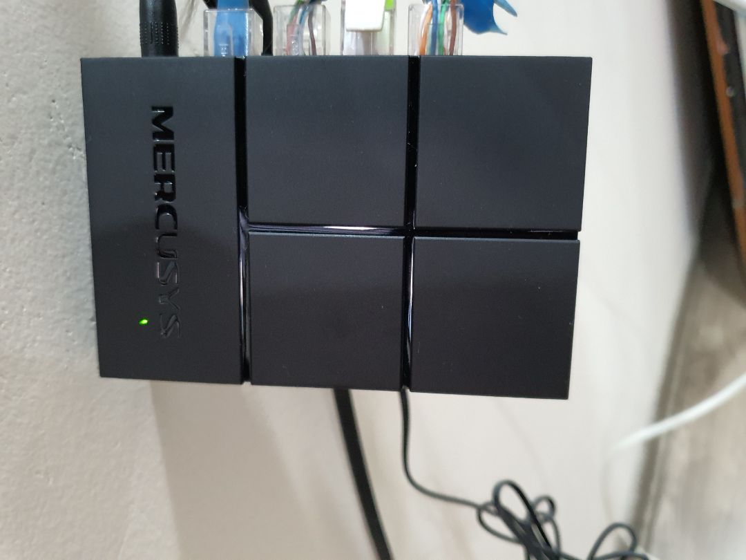 Giao hàng nhanh hơn dự kiến. Hàng nguyên hộp. Tem chính hãng dán ngoài hộp được dán lại, nhưng ko hóc hết tem cũ.
Cắm là chạy, tạm thời thấy khá ổn định. Phù hợp với nhu cầu cá nhân