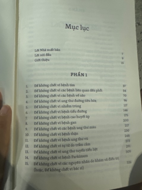 sách k hay lắm , rất ít thông tin hữu ít , nói về tác giả thích ăn như thế nào , sách dày hơn 700 trang nhưng hơn 200 là chú thích về các nguồn k liên quan